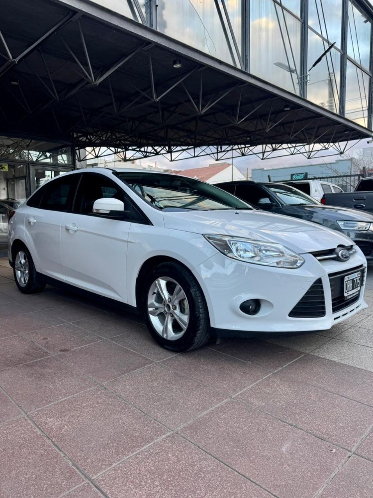 Ford Focus 1.6 S SEDAN — foto 3